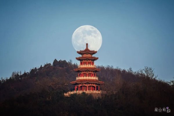 配资手机股票配资 今年首个“超级月亮”，别错过！